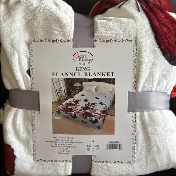 King size Flannel blanket, rose butterfly , brand new , Super Soft,thick white - Picture 2 of 4